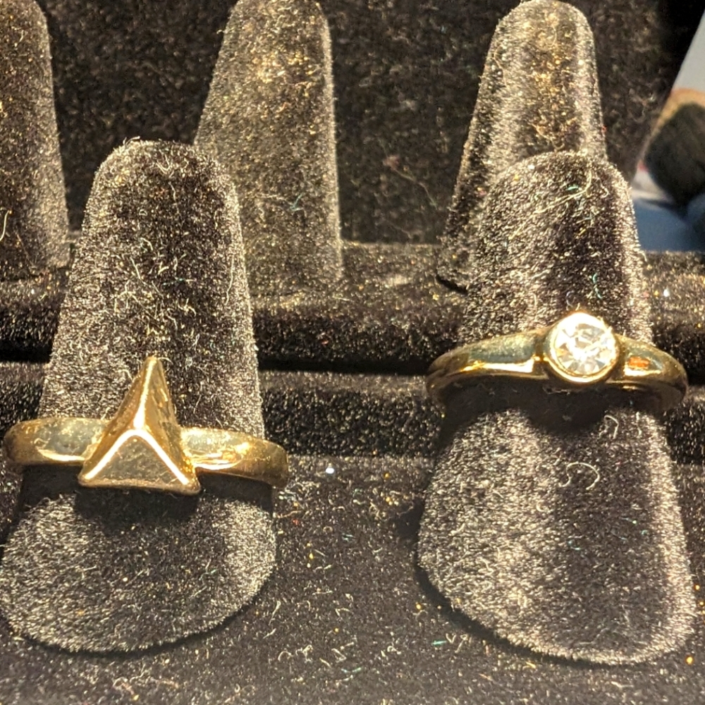 Costume rings lot goldtone bands inset round CZ solitaire & goldtone pyramid